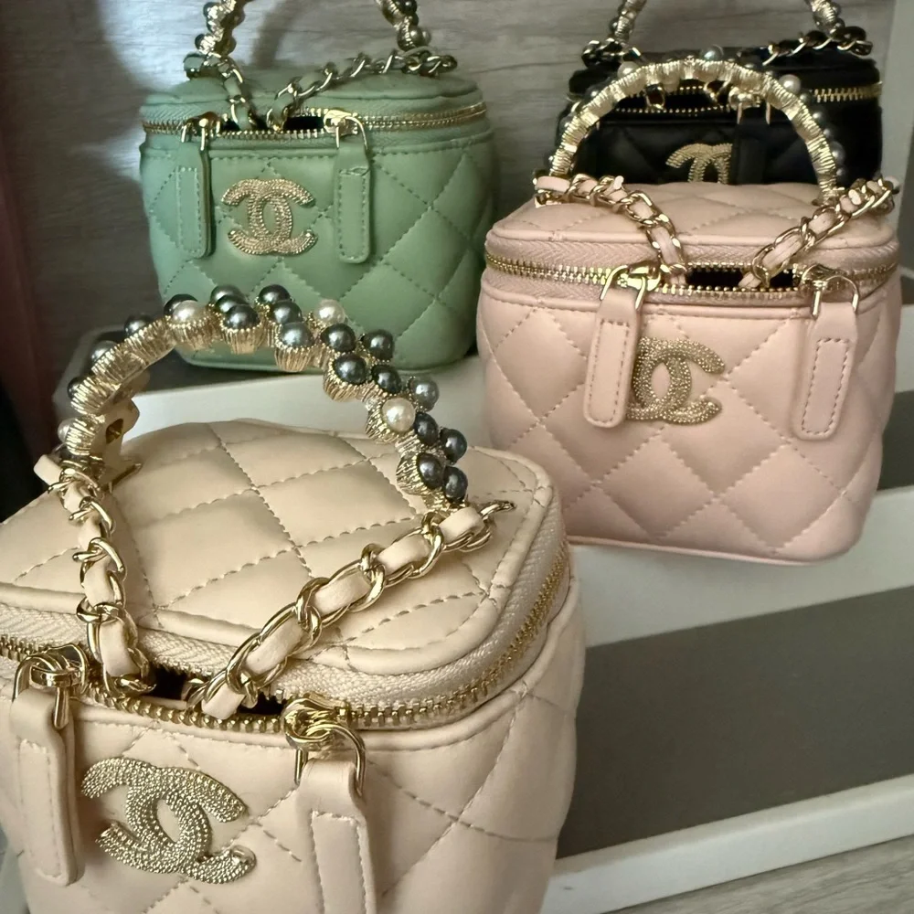 Quilted Mini Vanity Bag w/ Crossbody Strap - Cream, Light Pink, Mint, Black NWOT - Picture 5 of 6
